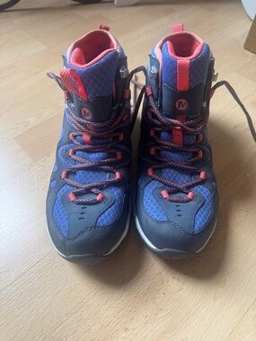 Merrell Women’s Hiking Boots size 9.5